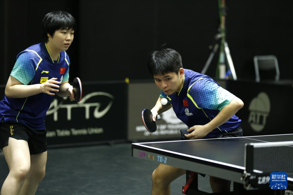 屏息凝神的 屏息凝神的