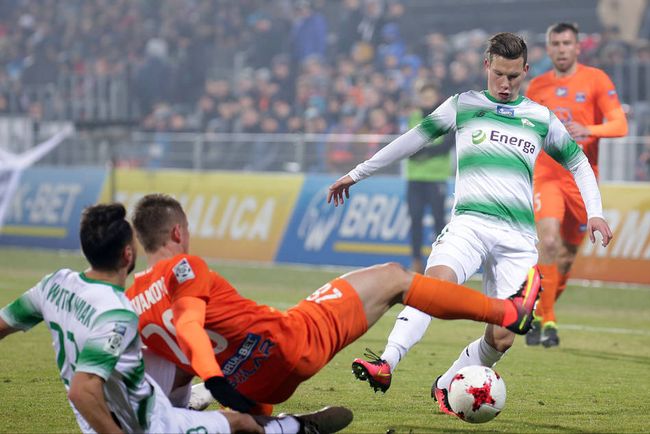 形成多层保 形成多层保