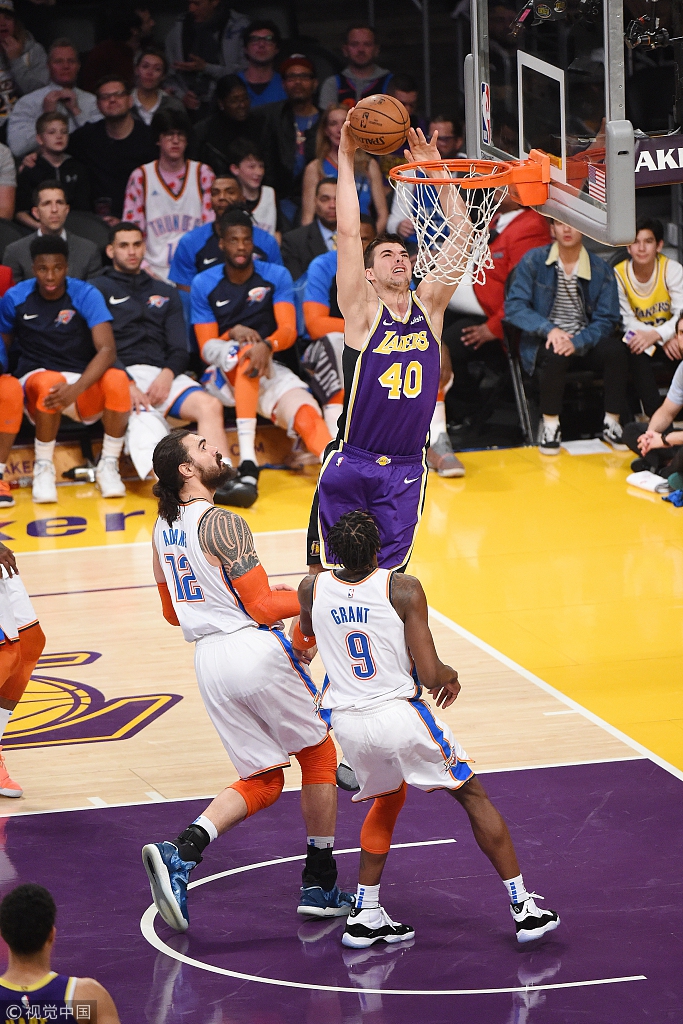 NBA：勇士主场击败小牛 库里三分火力全开